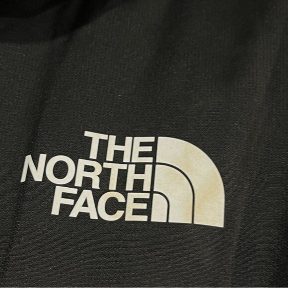 The North Face boys jacket with hood - Picture 3 of 15